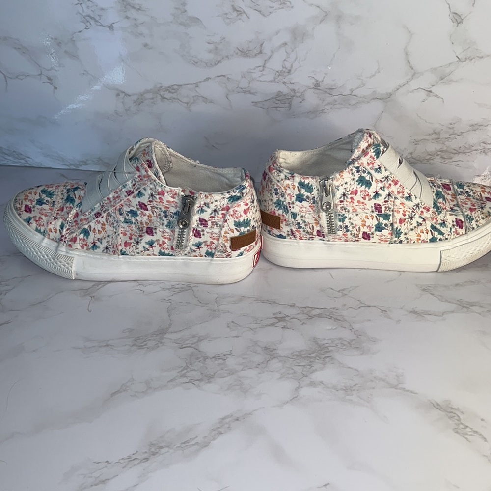 Super adorable Blowfish, raw hem high top, zip side floral print Tennies, Size 4 - Picture 4 of 9